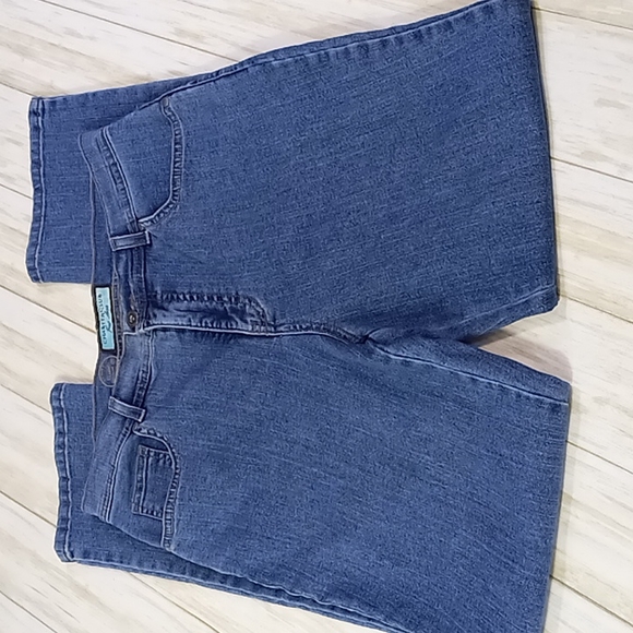 Charter Club Slimming Classic Narrow Leg Blue Jeans Size 8 Reg - Picture 6 of 16